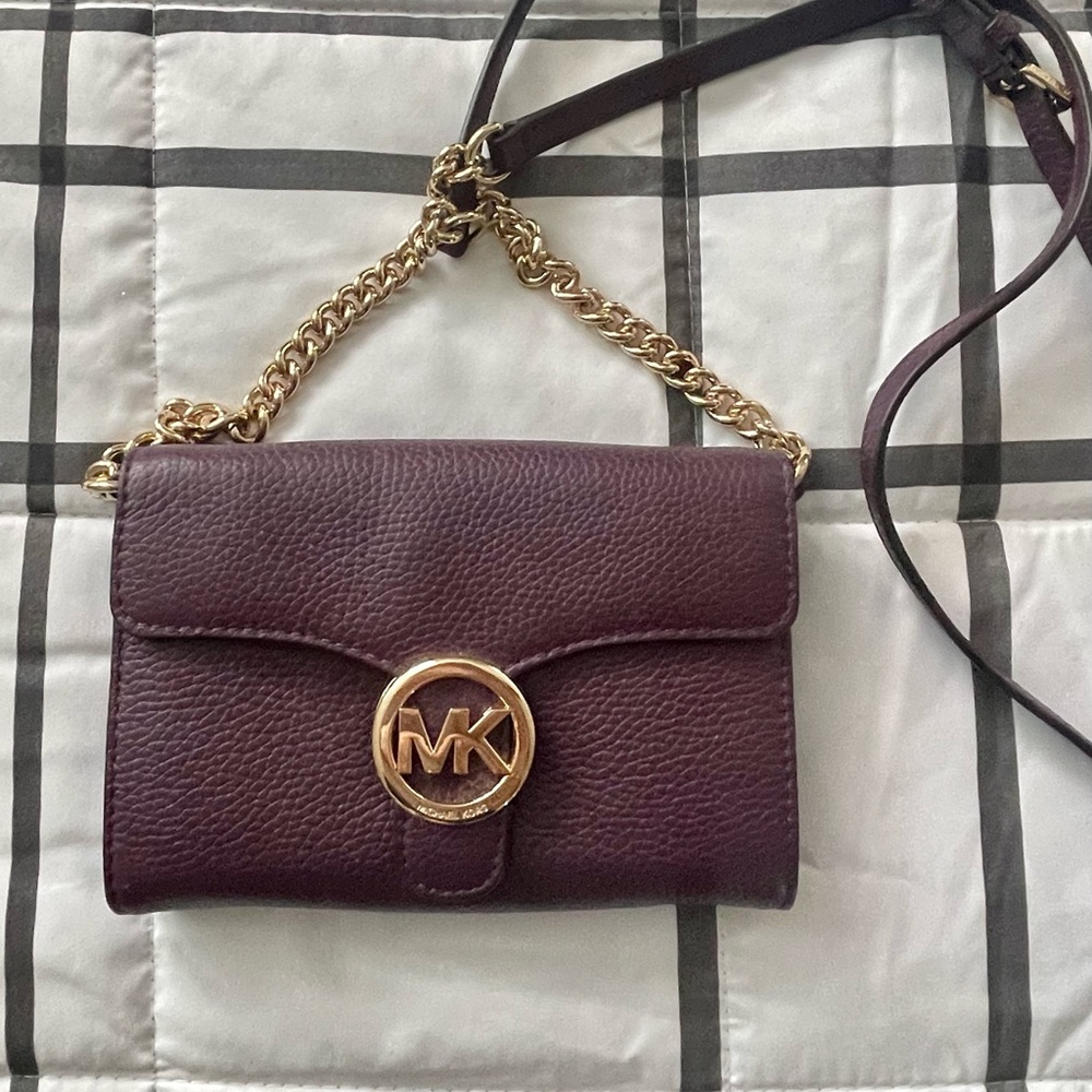 Michael Kors crossbody clutch purse